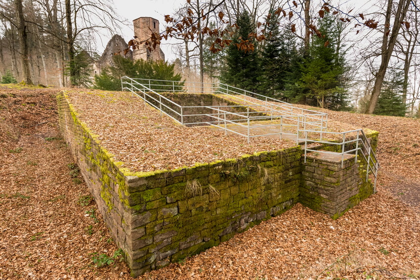 Reste der Turmburg aus dem 11. Jh.
