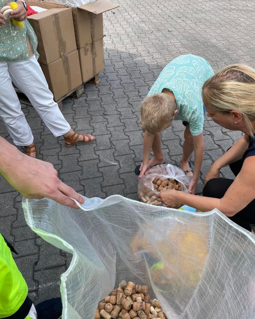 Der Landkreis Karlsruhe gibt den Startschuss f&uuml;r den 31. Korksammelwettbewerb f&uuml;r Kinder- und Jugendgruppen.
