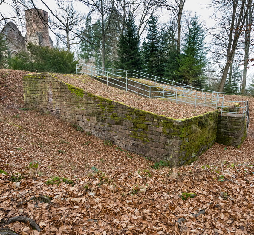 Was sagt uns die um 1100 erbaute ehemalige Turmburg über das Alter von Langensteinbach?