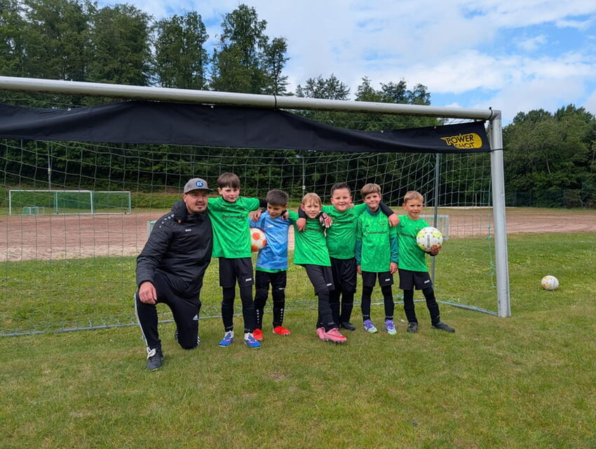 Es spielten: Elias (TW), David (TW/1 Tor), Finn, Mar-lon (4 Tore), Lukas (6 Tore) und Levi (7 Tore)