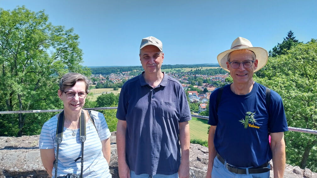 Dr. Held, Landesvorsitzender (Bildmitte) mit Martin Klöpfer und Cordula Eberle (Vorstandsmitglieder)