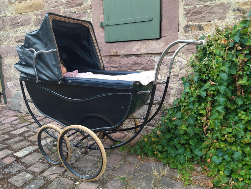 Neuzugang im Heimatmuseum: historischer Kinderwagen aus englischer Produktion!