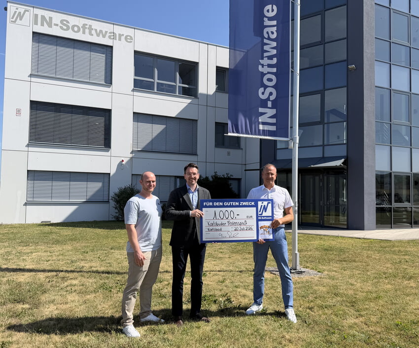 V.l. Organisator des Ferienspa&szlig; Kai Basler, B&uuml;rgermeister Bj&ouml;rn Kornm&uuml;ller, Timo Paul (IN-Software) Foto: Gemeinde Karlsbad