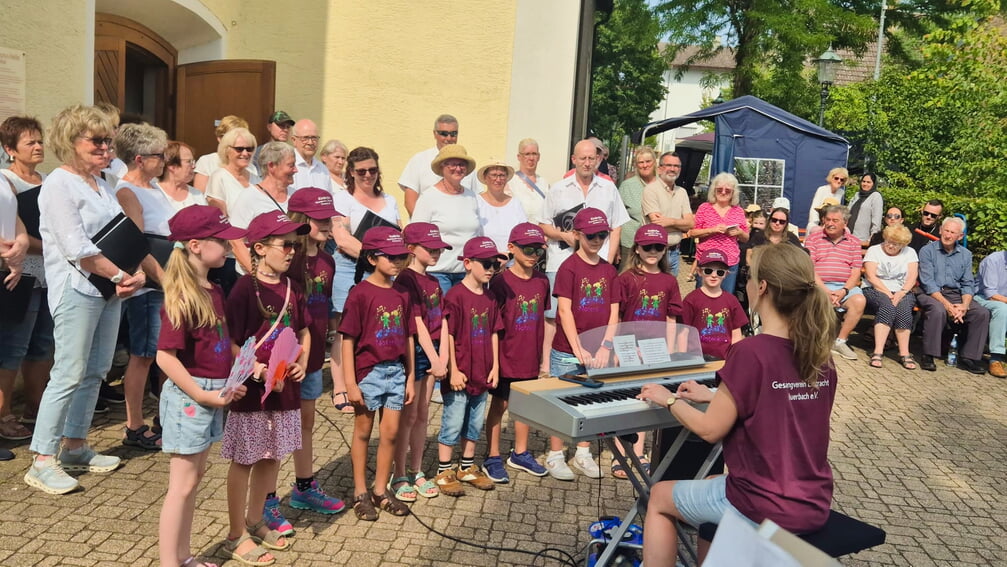 EintrachtSingers und die Notenkids bei der Er&ouml;ffnung