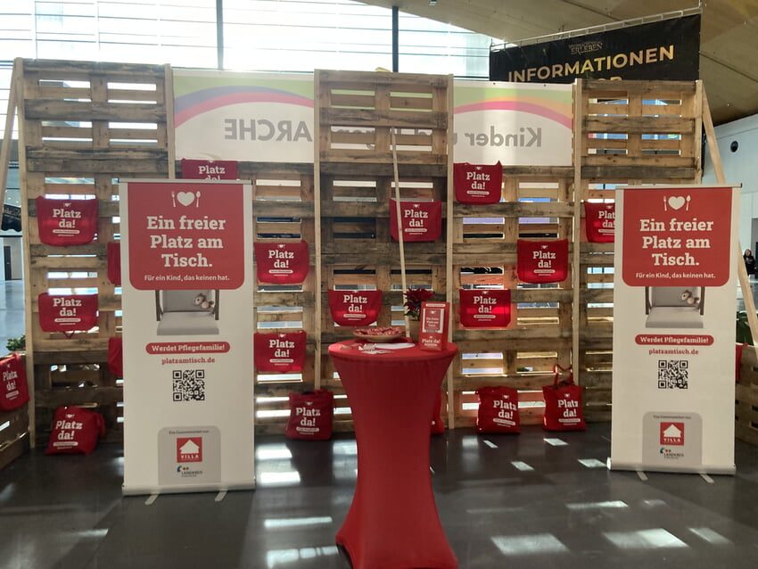 Der Infostand zur Aktion „Platz am Tisch“ ist am Samstag, 12. September, auf dem Ettlinger Wochenmarkt vertreten.