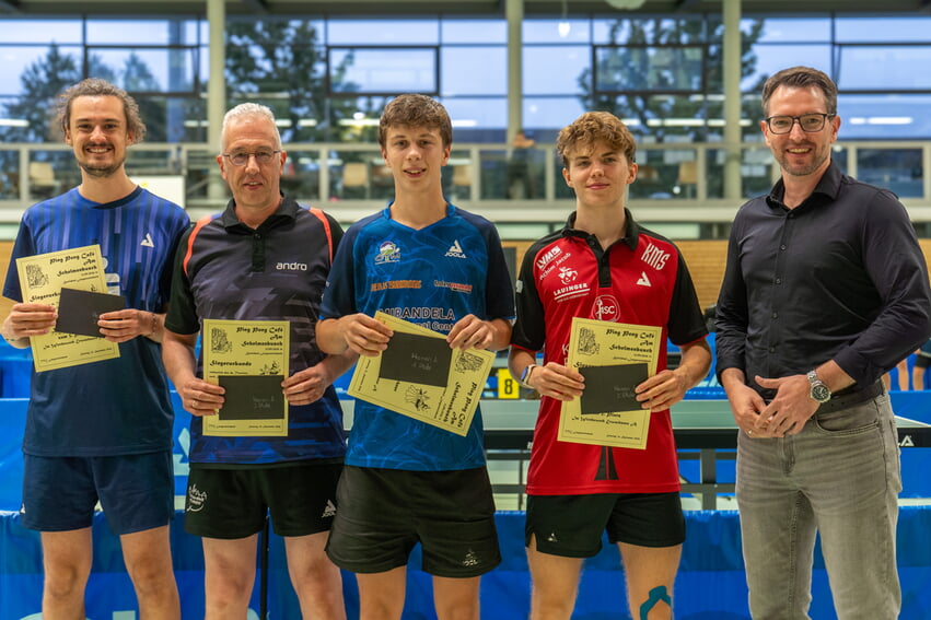 B&uuml;rgermeister Bj&ouml;rn Kornm&uuml;ller mit den Siegern des Top-Wettbewerbs (vl.: Lokalmatador Lenny Lorenz, Stephan Fischer, Hannes Neukirchner, Adrian Gossow