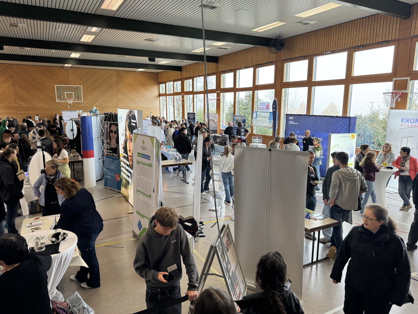 KarlsbadConnect Ausbildungsbörse 2025 - Blick in die Schelmenbuschhalle | Foto: Gemeinde Karlsbad