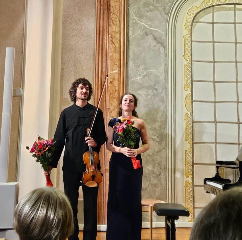 Lutz Bartberger an der Violine und Irina Chistiakova am Klavier nach dem Benefizkonzert im Asamsaal des Ettlinger Schlosses.