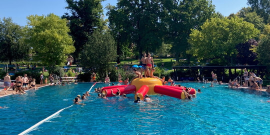 Die Krake kehrt zurück – Sommer-Highlight im Freibad Karlsbad