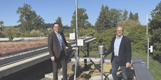Wetterstation als weiterer Baustein zum Thema „Starkregen“ an der Friedhofshalle Langensteinbach in Betrieb genommen