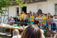 Bunte Kunst im Stil von Keith Haring – Grundschule Langensteinbach begeistert im Haus Conrath