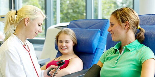 Jetzt gemeinsam zur Blutspende: Sommer, Sonne, gute Tat