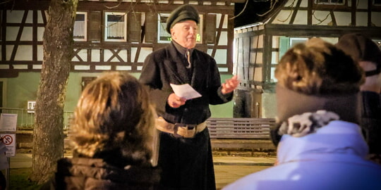 ER IST WIEDER DA:  NÄCHTLICHER RUNDGANG MIT DEM DORFSCHÜTZ