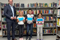 Buchgutscheine für Gewinner der Sommerferien-Leseaktion