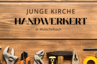 Junge Kirche handwerkert