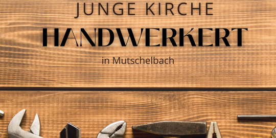 Junge Kirche handwerkert