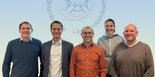 Alter und neuer Vorstand mit Schullleitung