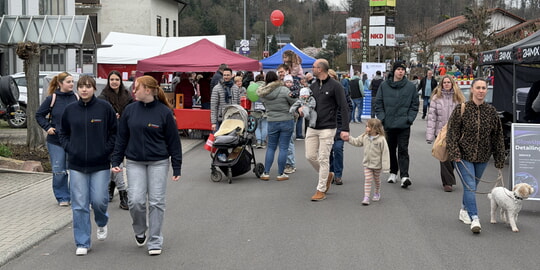 Premiere beim verkaufsoffenen Sonntag: Neue Flaniermeile in Langensteinbach begeistert Besucher