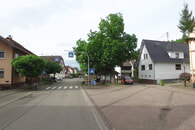 Ge&auml;nderte Buslinien aufgrund des Maibaumstellens und Rathausplatz gesperrt in Mutschelbach