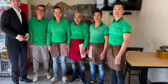 Seit 20 Jahren in Langensteinbach:  Jubil&auml;umsbesuch beim Asia Wok
