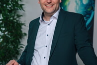 Landtagsabgeordneter Kai Keune mit 50 Politikinteressierten aus unserer Region im Landtag