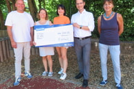 Spenden&uuml;bergabe und gemeinsamer Schuljahresabschluss an der Grundschule Langensteinbach