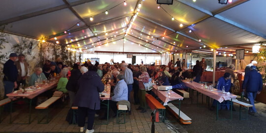 Kerwesingen im Festzelt
