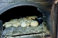 Backtag im Heimatmuseum: Duftendes Brot frisch aus dem Holzofen!