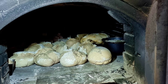 Backtag im Heimatmuseum: Duftendes Brot frisch aus dem Holzofen!